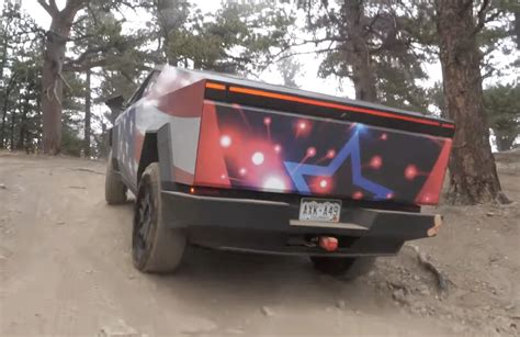 Tesla Cybertruck Goes Off-Roading, Does the FSD Really Work in the ...