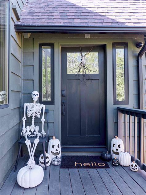 31 DIY Outdoor Halloween Decorating Ideas for a Ghoulish Display