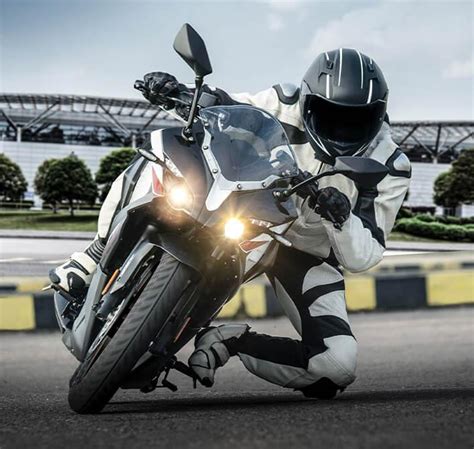 2024 Bajaj Pulsar RS200 Price, Specs, Top Speed & Mileage in India (New ...