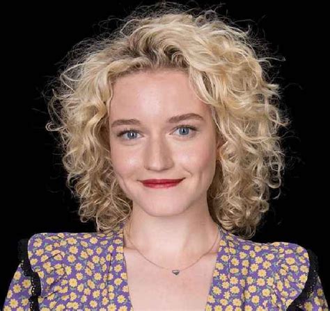 Pin by andi 💞 on » FAVORITE FCS. | Julia garner, Curly hair styles, Julia