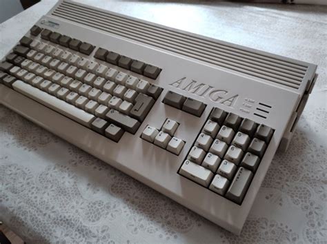 Commodore Amiga 1200 sa CF Card