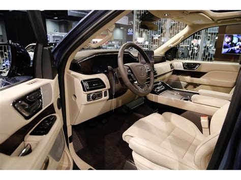 2018 Lincoln Navigator: 99 Interior Photos | U.S. News