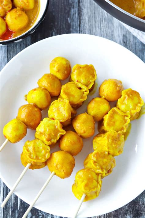 Hong Kong Curry Fish Balls (and Siu Mai / Shu Mai) - That Spicy Chick