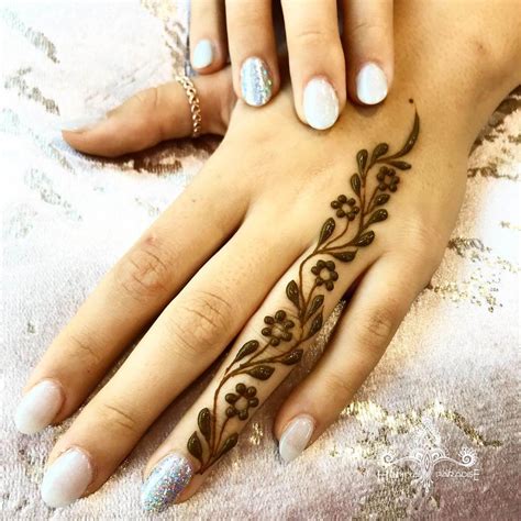 50 Latest One Finger Mehndi Designs - K4 Fashion