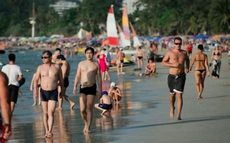 Chinese tourists hit Thai beaches after 3 years | FMT