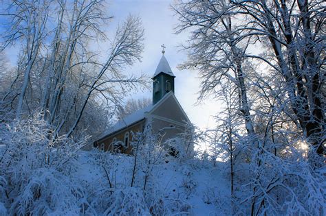 Idyllic Winter Church In Snow - HooDoo Wallpaper