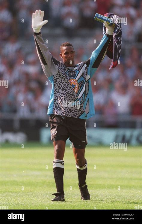 SHAKA HISLOP NEWCASTLE UNITED FC 05 September 1995 Stock Photo - Alamy