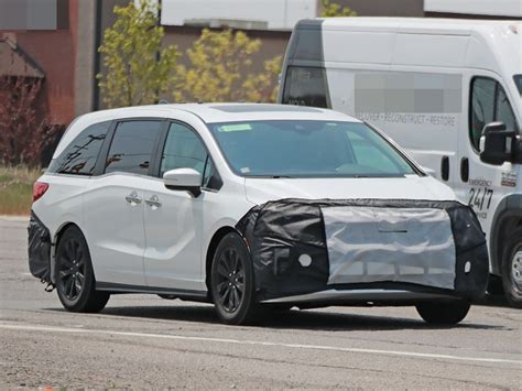 2025 Honda Odyssey Spy Photos Are Unveiling the Truth About a Hybrid Engine - Minivan USA