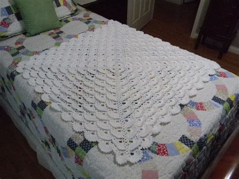 Fluffy Meringue Receiving Blanket in white. Free pattern from ...