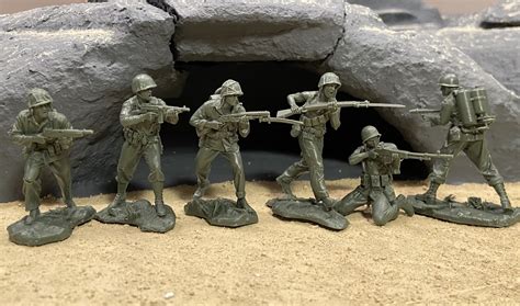 WWII Plastic Toy Soldiers: Plastic Platoon - Toy Soldiers