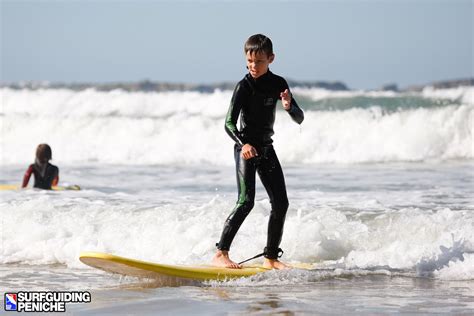 Kids learn to surf - Surfguiding Peniche