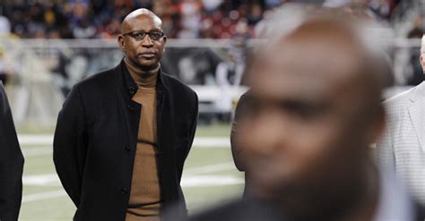 Hall of Fame RB Eric Dickerson has a brand new football job - FanBuzz