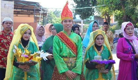 6 Tradisi Masyarakat Sumbawa, Masyarakat Asli di NTB