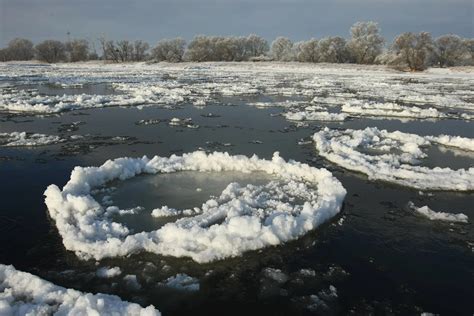 Michigan Has Its Own Ice Circle - And It's Spectacular