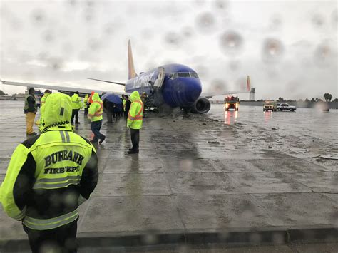 INCIDENT Southwest Airlines Boeing 737-700 skidded off the runway at ...