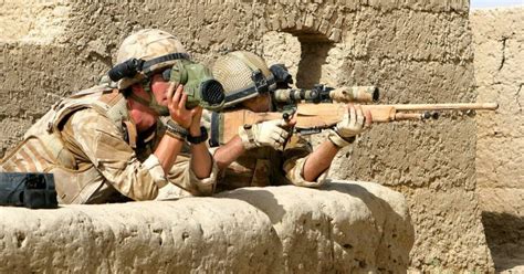 Longest Sniper Shot in the World - British Soldier Takes Out Machine Gun Team at 2707 Yards ...