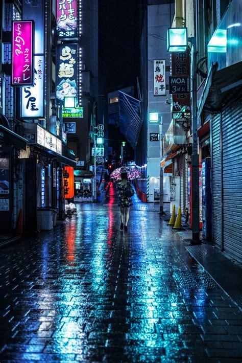 A rainy night on the streets of Shinjuku. Tokyo Aesthetic, Cyberpunk Aesthetic, Cyberpunk City ...