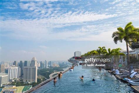 262 Singapore Infinity Pool Stock Photos, High-Res Pictures, and Images ...