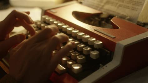 Red Typewriter with Keyboard image - Free stock photo - Public Domain photo - CC0 Images