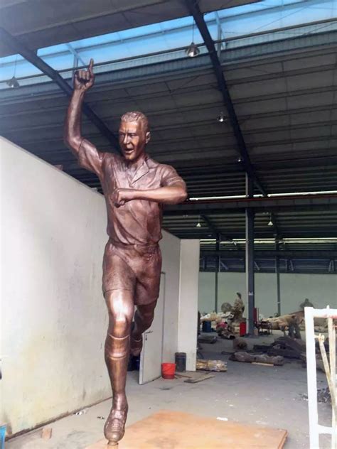 Alan Shearer statue - Irish Mirror Online