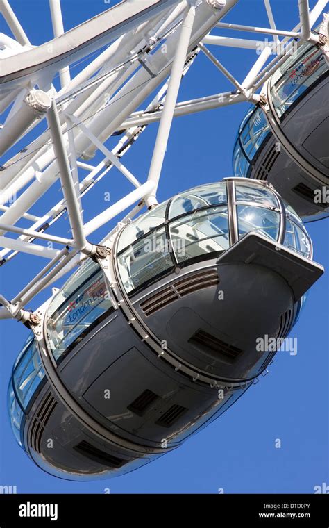 London eye capsule hi-res stock photography and images - Alamy