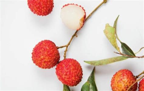 Lychee: The Perfect Fruit for Refreshing Summer Desserts - AskMeAll