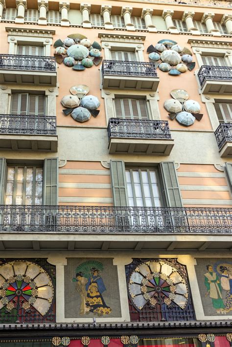 Barcelona's La Rambla - 6 essential places to stop and see