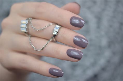 20 Beautiful Taupe Nail Colours for a Elegant Manicure – NailDesignCode ...