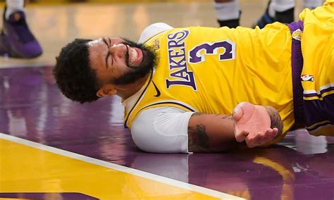 Los Angeles Lakers News: Anthony Davis Gives Fans a Massive Injury ...