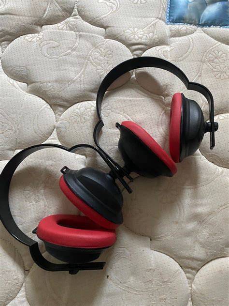 noise-cancelling headphones, Audio, Headphones & Headsets on Carousell