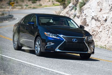 2016 Lexus ES 300h hybrid review: Practicality with sparkling fuel ...