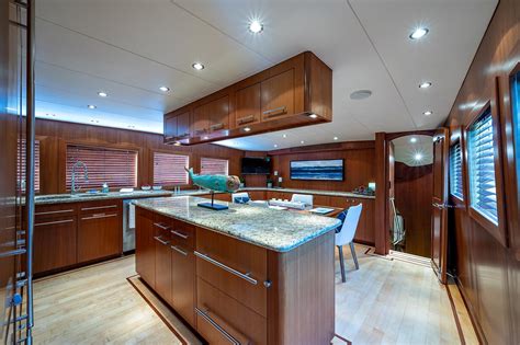 2003 Hatteras 100 Motor Yacht | FLIBS 2021 Series - Yachts360