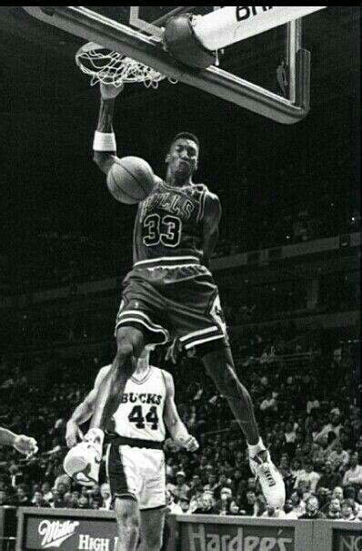 Scottie Pippen with the breakaway dunk against the Bucks in Milwaukee. | Scottie pippen, Chicago ...