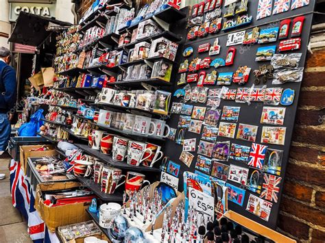 London souvenir memorabilia shop in London (hdr) – Stock Editorial Photo © claudiodivizia #166035864