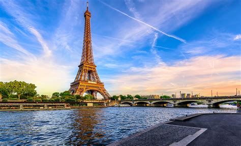 Paris Highlights with Lunch at the Eiffel Tower