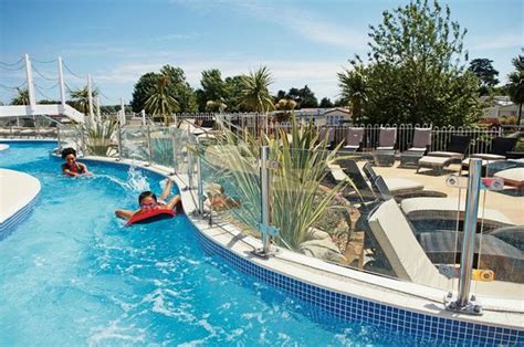 Lazy river at Weymouth Bay Holiday Park - Picture of Weymouth Bay Holiday Park - Haven, Weymouth ...