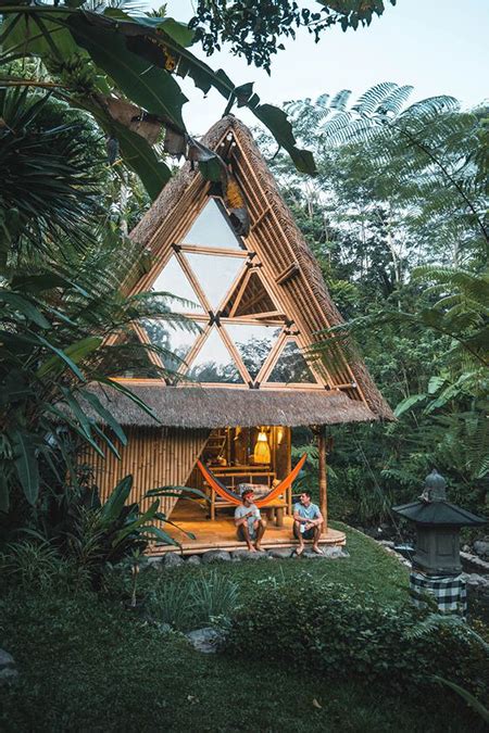 5 Desain Rumah Bambu Ini Bikin Kangen Kampung Halaman!