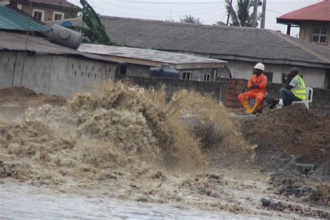 How Lagos flood forced many from their apartments, crippled business ...