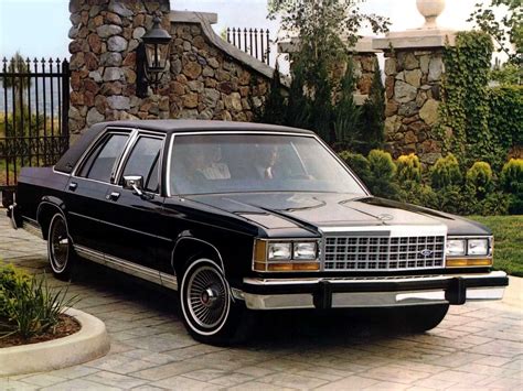 Ford LTD Crown Victoria 4-door 5.0 V8 EFI H.O. Automatic, 157hp, 1985