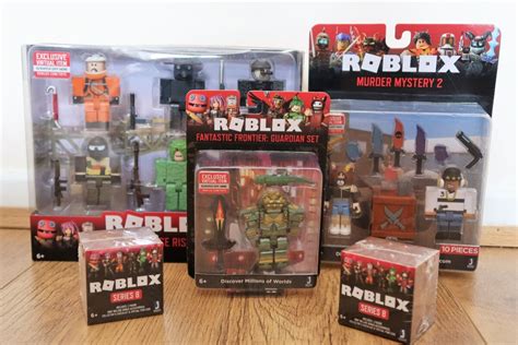 AD Gifted| Unboxing the Roblox Toys Series 8 figure collections