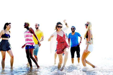 Diverse Beach Summer Friends Fun | Premium Photo - rawpixel