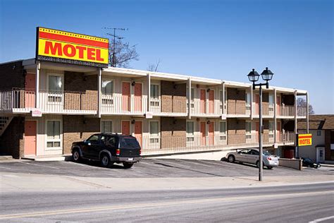 What is the difference between hotel and motel? | Answer Pup