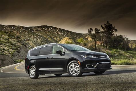 2020 Chrysler Pacifica News and Information