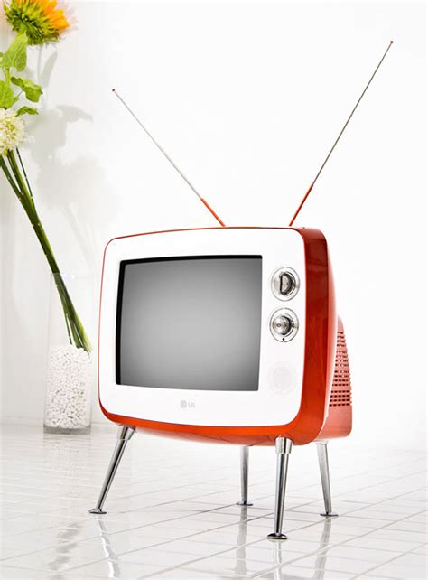 Retro-Modern Design: LG's Classic TV