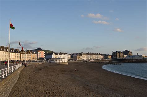 Aberystwyth (North) Beach - Ceredigion | UK Beach Guide