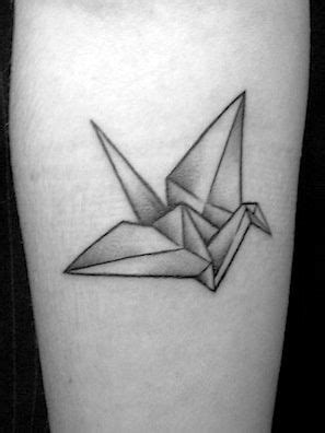 crane + origami + tattoo | Tatuagem prison break, Tatuagem cisne, Origami tattoo