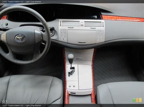 Light Gray Interior Dashboard for the 2005 Toyota Avalon XLS #62500053 | GTCarLot.com