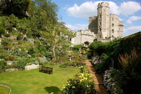 Windsor Castle gardens; Windsor, England. | Castle garden, Windsor castle, Scenery