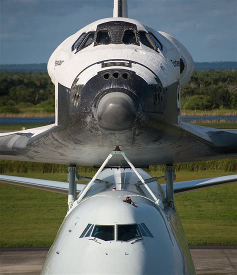 Space Shuttle Endeavour (201209180004HQ) | A worker at NASA'… | Flickr