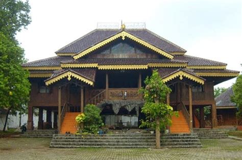 Jenis-jenis Rumah Adat Lampung, Tiap Ruangan Punya Fungsi Be